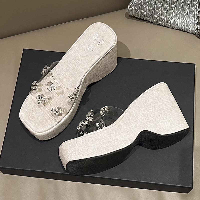 hong-kong-style-platform-thick-sole-one-strap-sandals-women-2026-spring-summer-new-sexy-dazzling-rhinestone-versatile-transparent-slippers_3 Hong Kong Style Platform Thick Sole One-Strap Sandals Women 2026 Spring Summer New Sexy Dazzling Rhinestone Versatile Transparent Slippers