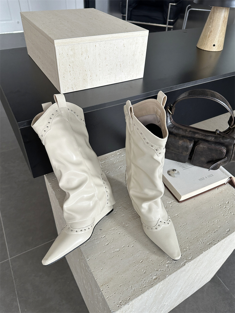 pointed-toe-wedge-boots-2026-new-retro-high-heel-tube-boots-niche-versatile-high-top-fashion-boots-for-women_3 Pointed Toe Wedge Boots 2026 New Retro High Heel Tube Boots Niche Versatile High Top Fashion Boots for Women