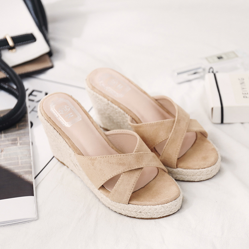 summer-new-wedge-heel-cross-strap-slippers-for-women-with-platform-sole-anti-slip-beach-sandals-ethnic-style_3 Summer New Wedge Heel Cross Strap Slippers for Women with Platform Sole Anti-Slip Beach Sandals Ethnic Style