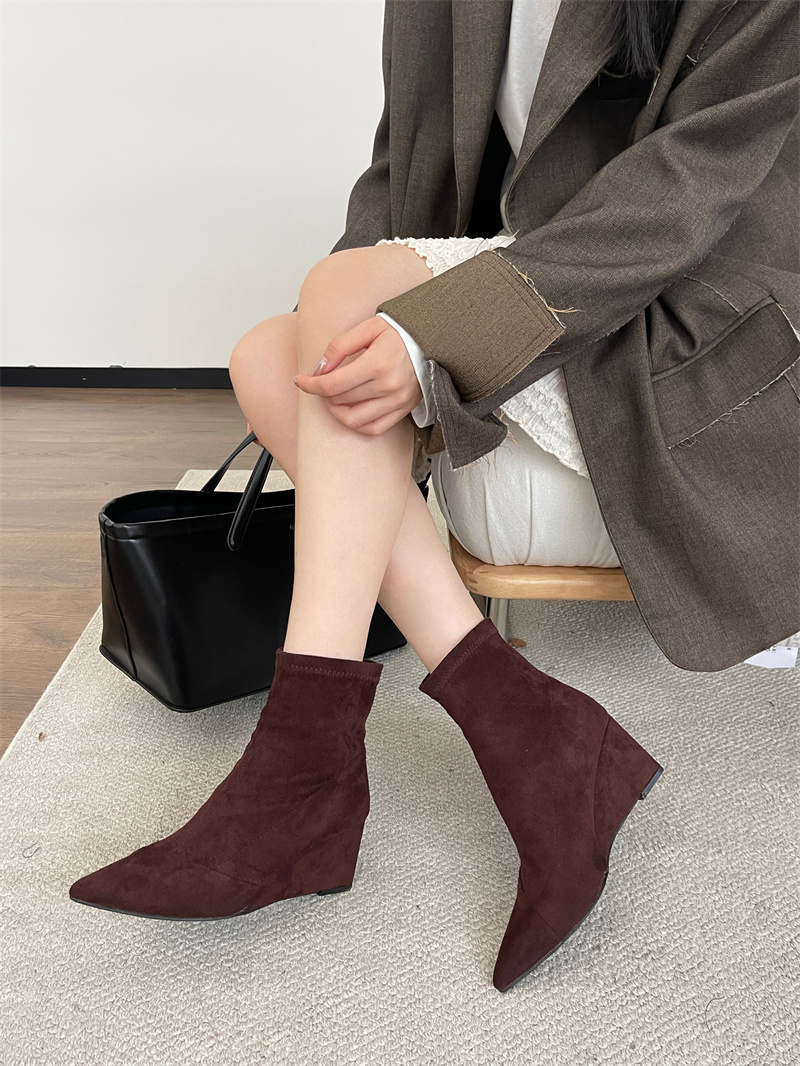 vintage-suede-pointed-toe-ankle-boots-for-women-low-heel-stretch-slim-boots-french-style-thick-sole-martin-boots_2 Vintage Suede Pointed Toe Ankle Boots for Women Low Heel Stretch Slim Boots French Style Thick Sole Martin Boots